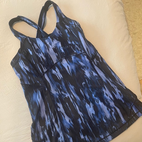 Lululemon blue tank size 2 - Picture 1 of 3